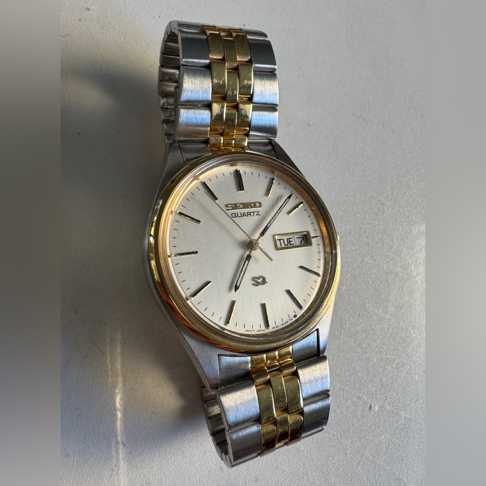 Seiko Two-Tone Silver and Gold Men's Watch - Picture 2 of 12